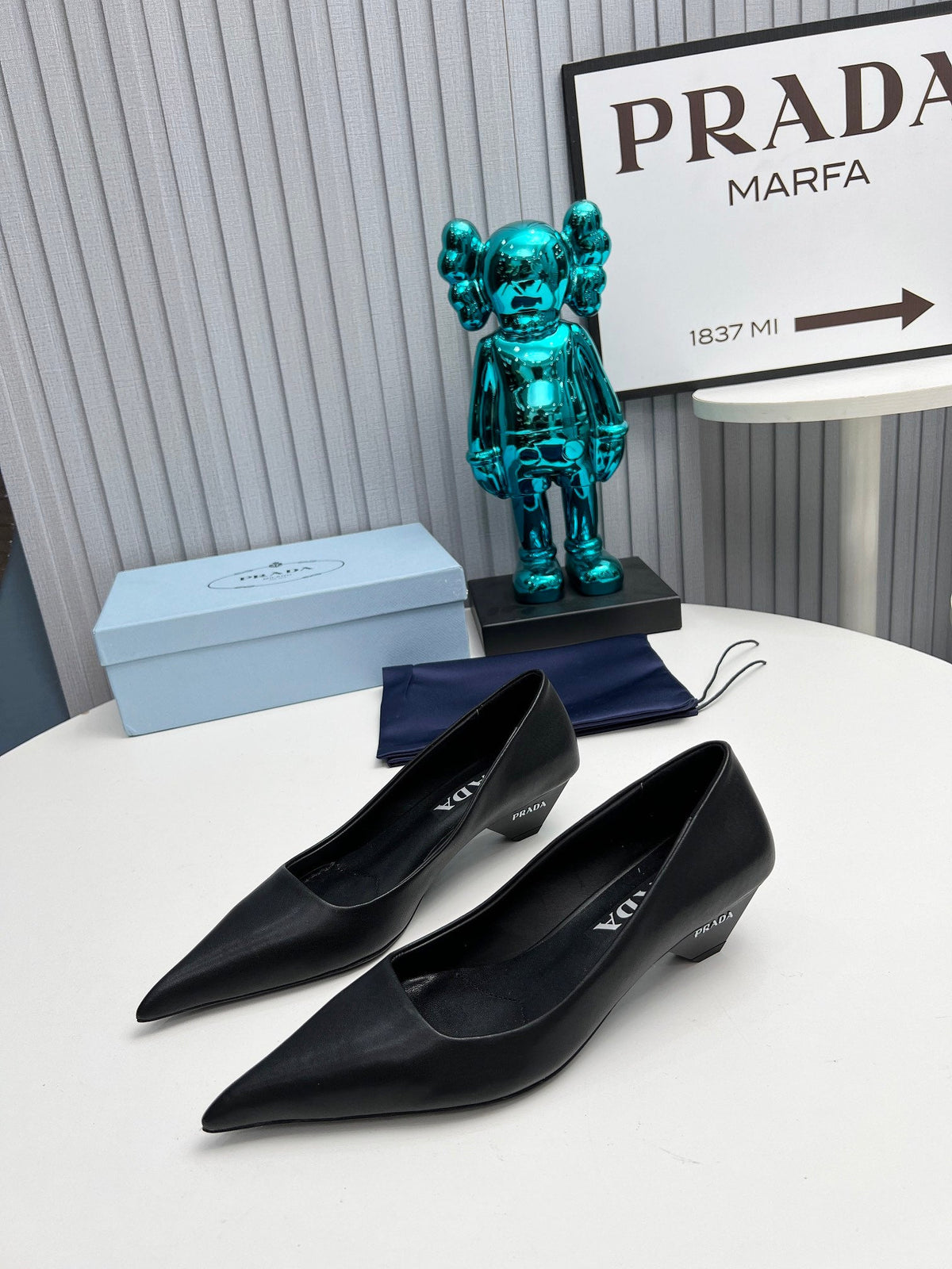 Prada 26SS Pointed-Toe Pumps 4cm Black Calskin 680947