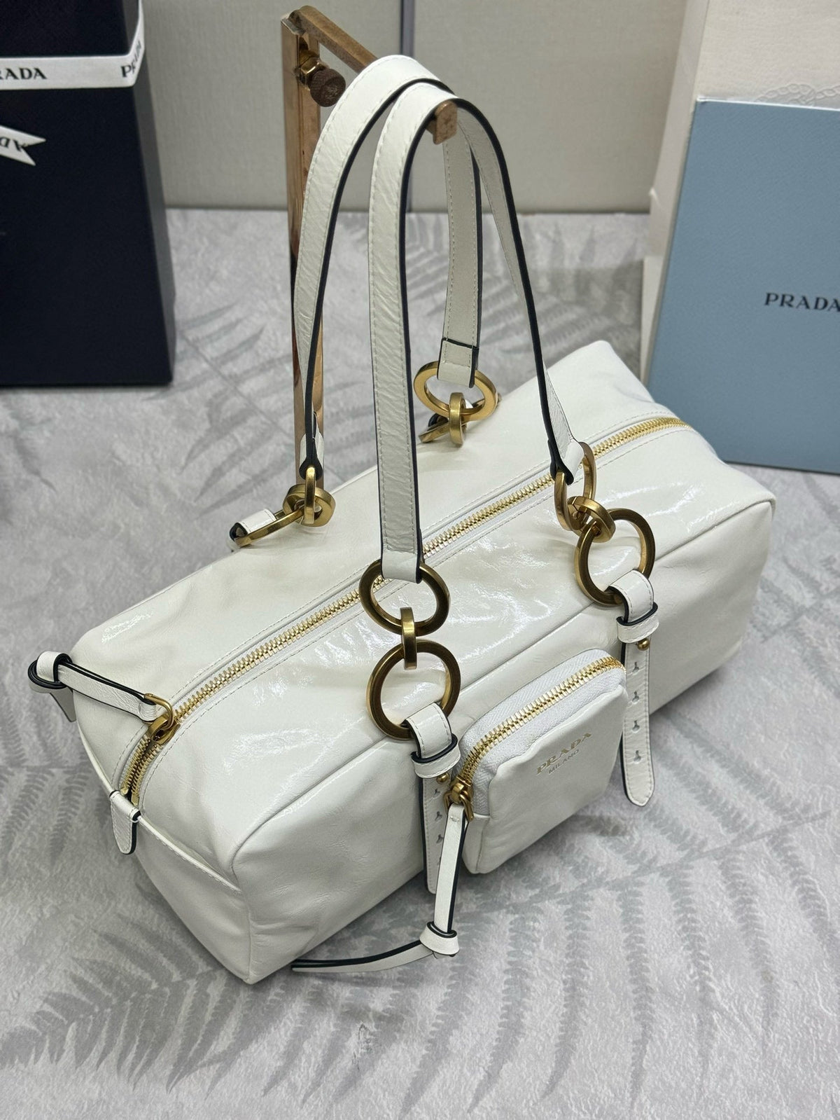 DANGLE TOP HANDLE BAG 30 IN WHITE PATENT CALFSKIN