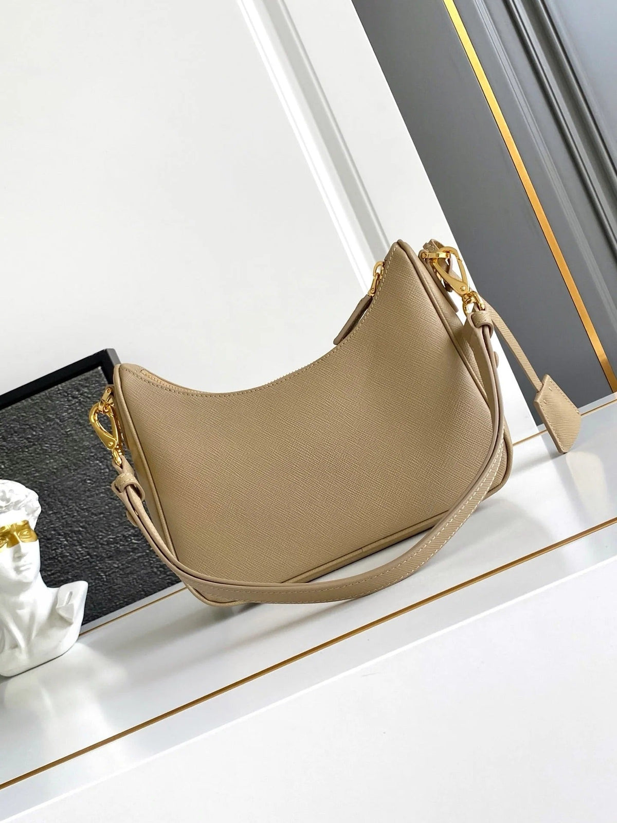 Prada Re-Edition 2005 Bag 22cm Saffiano Leather