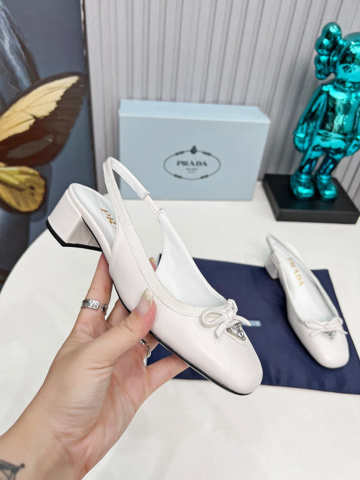 Prada 26s Round Toe Slingback Pumps 40mm In White Calfskin With Bow