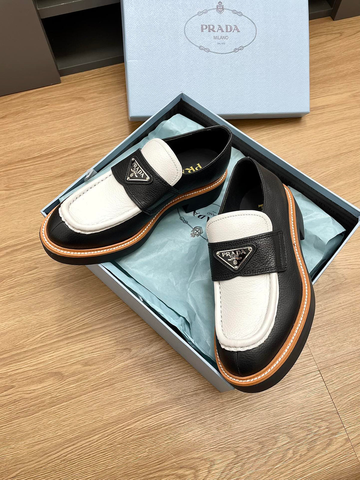 PRA CHOCOLATE BRUSHED LOAFERS BLACK AND WHITE CALFSKIN