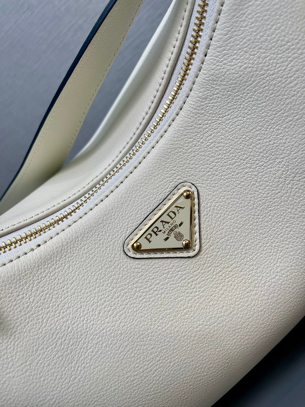 LARGE HOBO BAG 39 IN WHITE SOFT LAMBSKIN