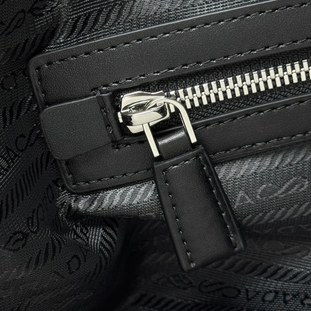 Prada 2026 Vitello Daino Messenger Bag Black Grained Calfskin